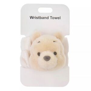 BNIB Disneyland Hong Kong Winnie the Pooh Wristband Towel Face Wash